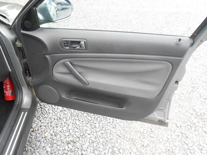 Volkswagen Passat 1.9TDi,96KW,KLIMA,207TKm - fotka 15 z 21