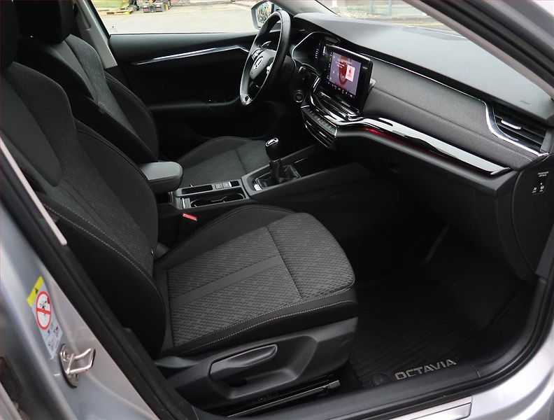 Škoda Octavia (2022) Style 1.5 TSI, ČR,1.maj - fotka 9 z 18