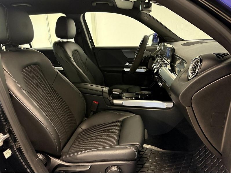 Mercedes-Benz GLB 200  7 sedadel Ambient - fotka 9 z 21
