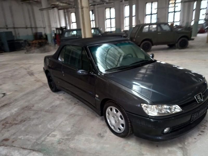 Peugeot 306 (2000) cabrio - fotka 2 z 16