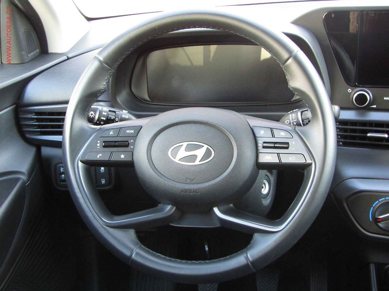 Hyundai i20 (2024) 1.2i, 1.maj,ČR, STK2/28 - fotka 13 z 22