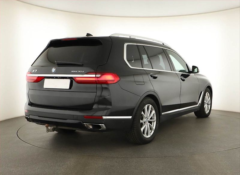 BMW X7 (2019) xDrive30d - fotka 5 z 29