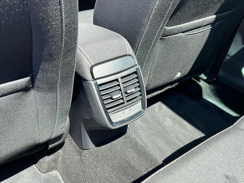 Škoda Kamiq 1,0 TSi 85kW 7DSG MONTE CARLO - fotka 21 z 26
