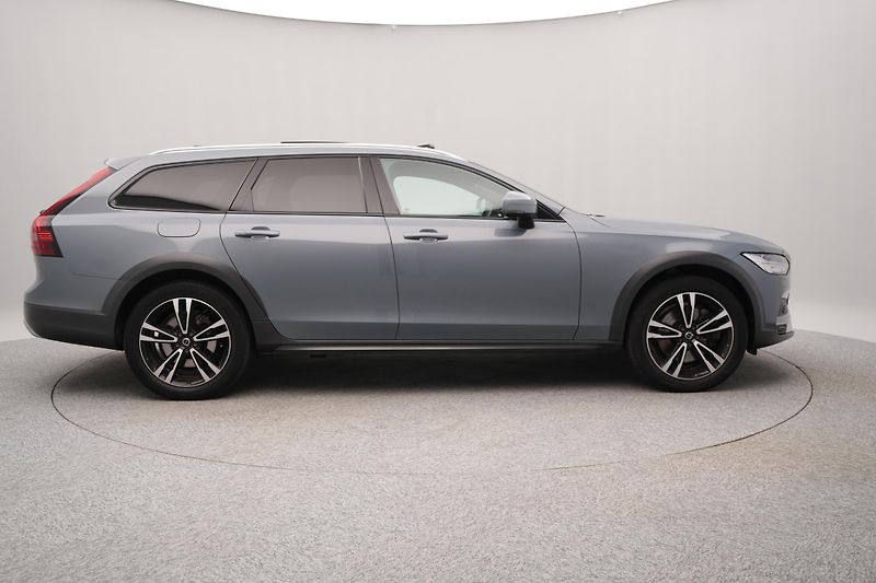 Volvo V90 CC D4 AWD PRO AUT - fotka 11 z 52