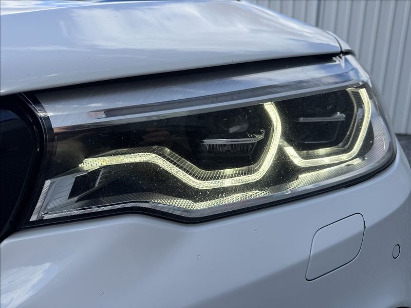 BMW Řada 5 3,0 530d xDrive Mpaket původČR - fotka 9 z 50