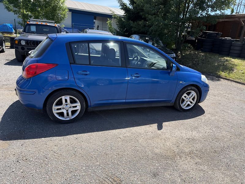Nissan Tiida 1.8i - fotka 7 z 20