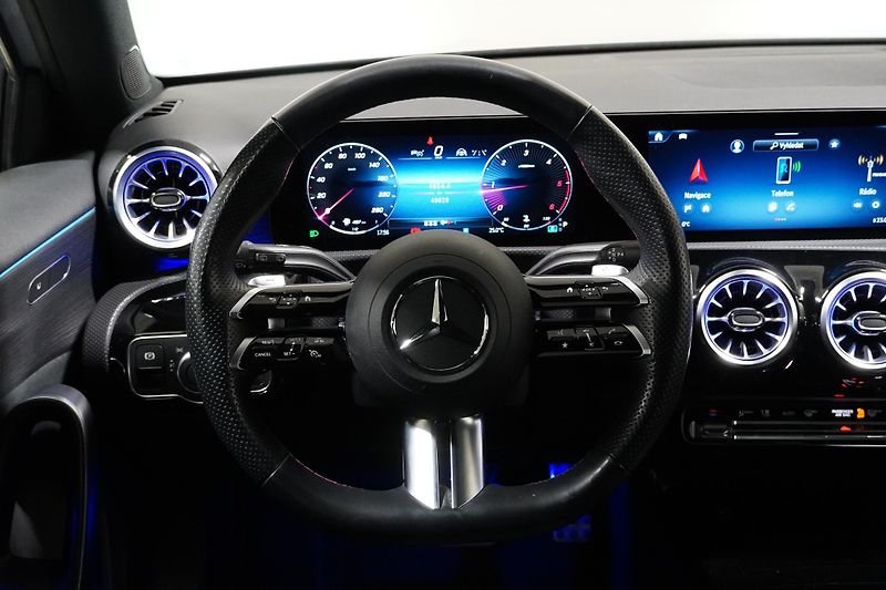 Mercedes-Benz Třídy A A200D,NIGHT,AMG,ČR,DPH,ZÁRUKA - fotka 18 z 30