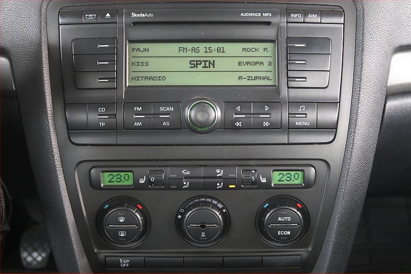 Škoda Octavia (2007) 2.0 TDI, po STK, dobrý stav - fotka 12 z 13