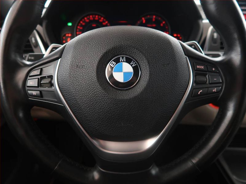 BMW Řada 4 (2017) Sport Line 420d xDrive, 4X4 - fotka 16 z 25