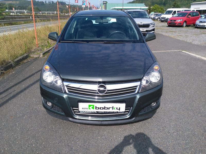 Opel Astra 1,6i /85 kW/ - fotka 26 z 28