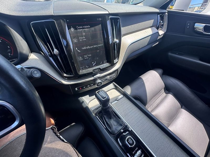 Volvo XC60 (2017) 2,0D 177KW POLESTAR BEZ AD BLU - fotka 28 z 49
