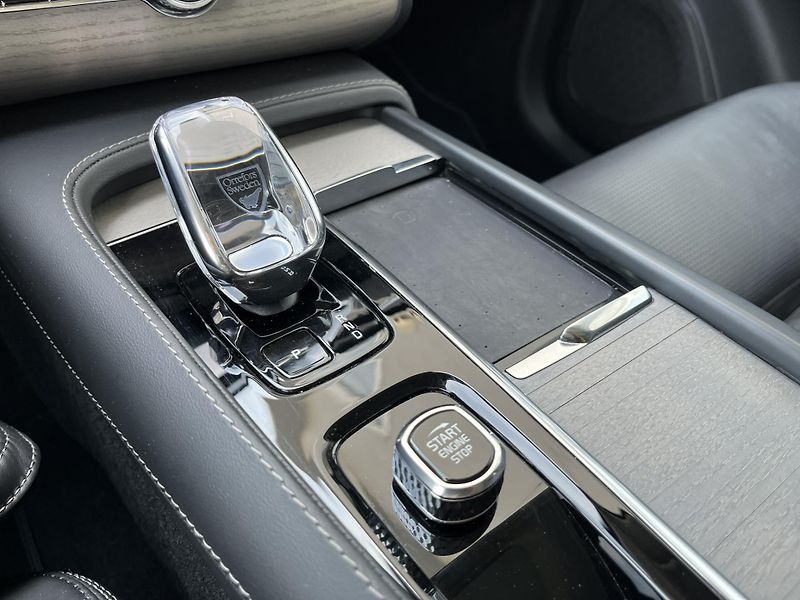 Volvo XC90 T8 AWD ULT B&W VENT VZDUCH 7M* - fotka 29 z 55