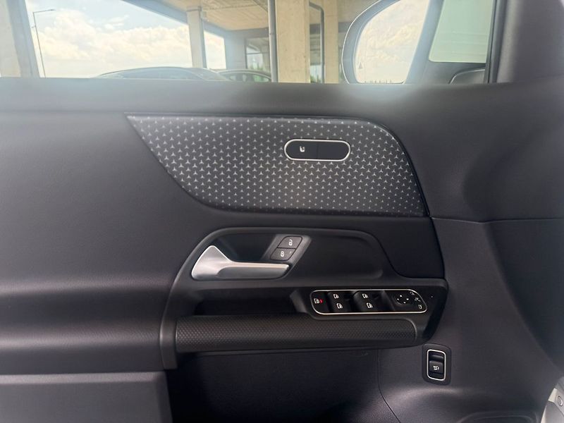 Mercedes-Benz GLB 220 4MATIC - fotka 10 z 20