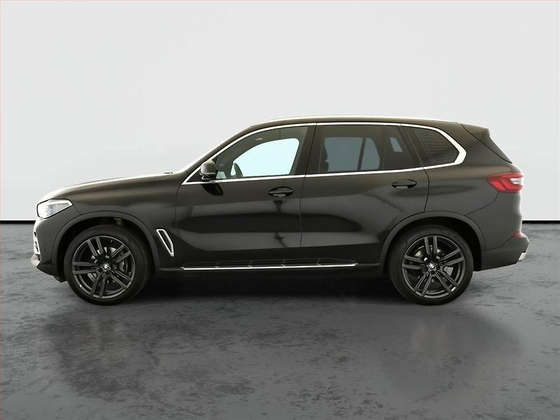 BMW X5 (2021) xDrive30d - fotka 3 z 21