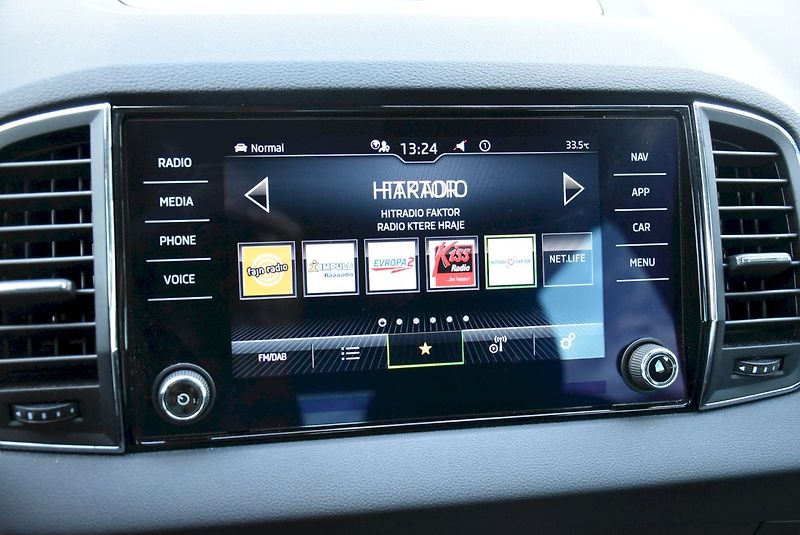 Škoda Karoq (2021) Style PLUS 2.0 TDI 85kW DSG - fotka 17 z 35
