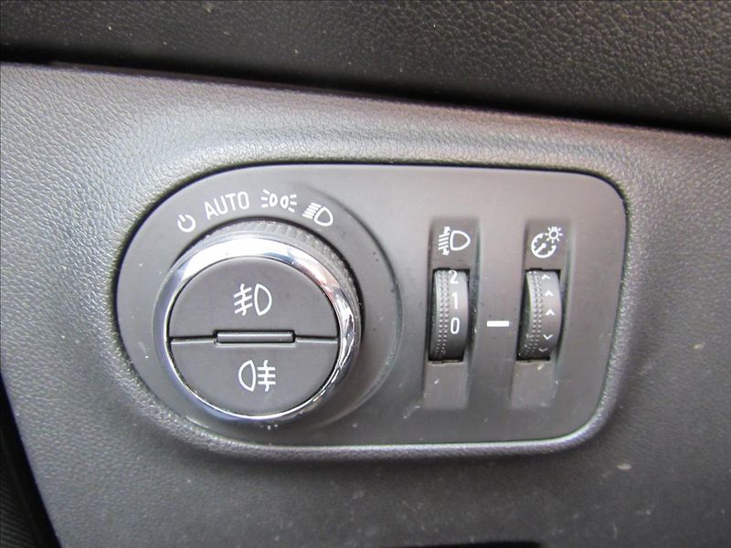 Opel Corsa 1,2 i 51kW - fotka 22 z 29