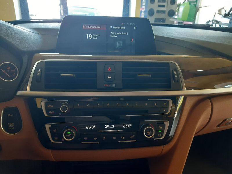 BMW Řada 3 318d Cobi NAVI LED - fotka 10 z 30