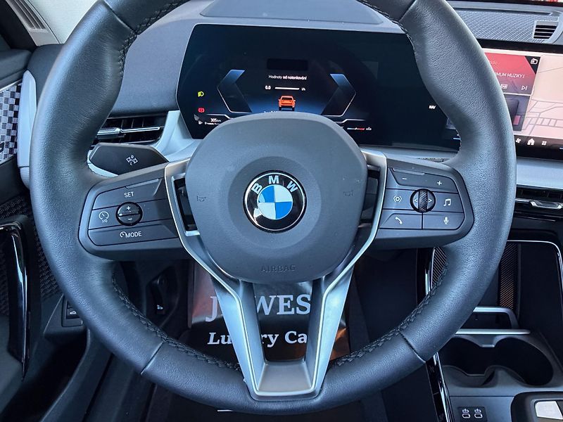 BMW X1 (2025) xDrive 20d PANORAMA Tažné HUD - fotka 24 z 40