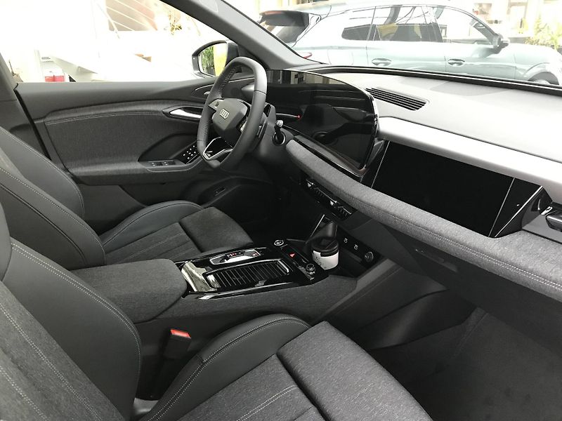Audi Q6 e-tron quattro 100kWh - fotka 13 z 22