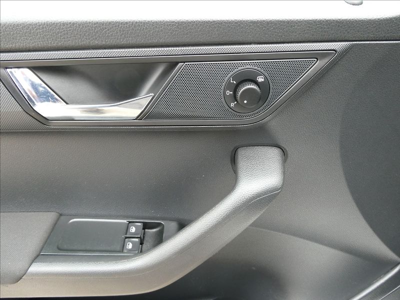 Škoda Fabia 1,0 TSi 81kW 2xkola,DPH,servis - fotka 34 z 43