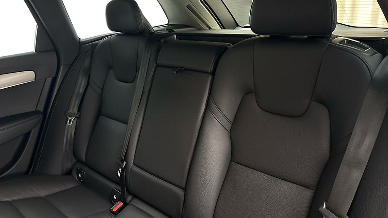 Volvo V90 2.0 B4 AUT Momentum Pro - fotka 16 z 28