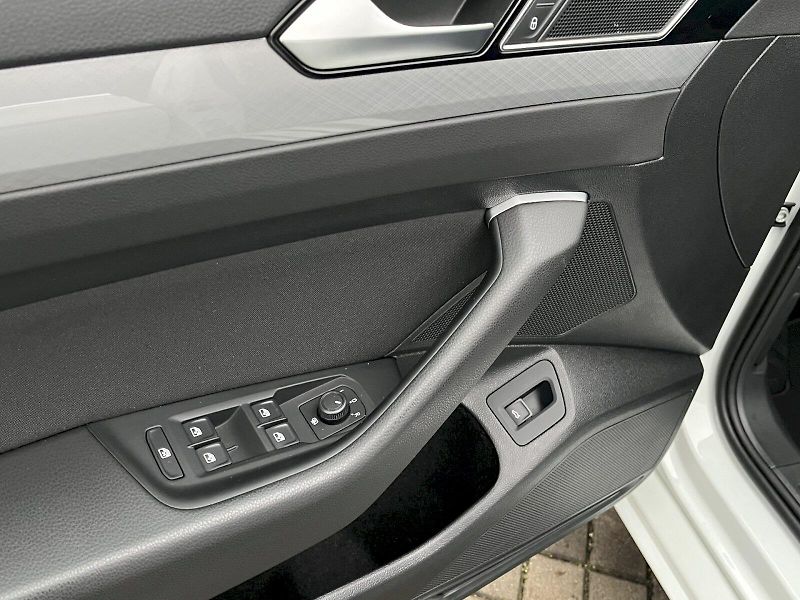 Volkswagen Passat (2020) VARIANT 1,5TSI 110KW BUSINESS - fotka 14 z 24