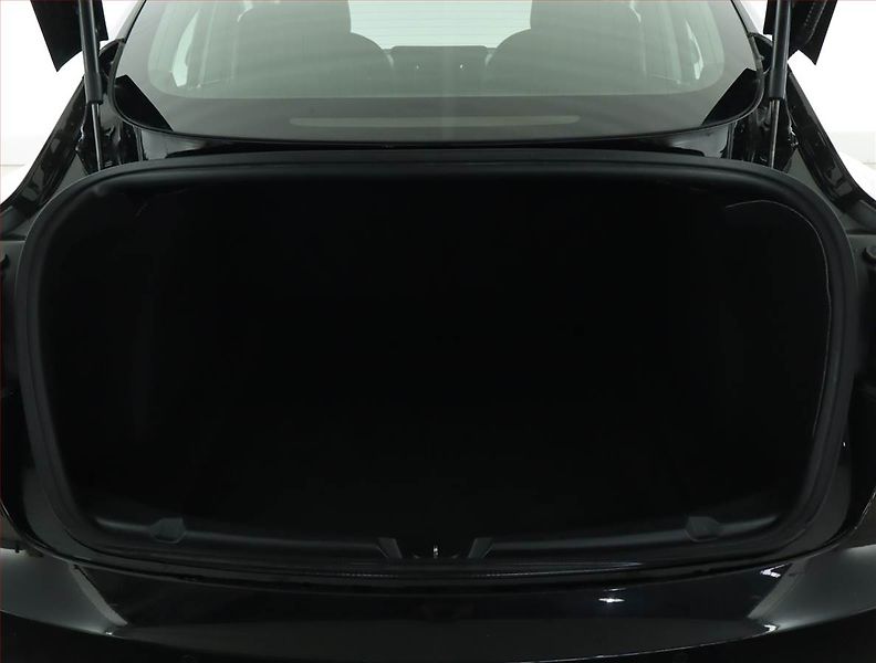 Tesla Model 3 (2019) Long Range 4WD 78kWh - fotka 14 z 21