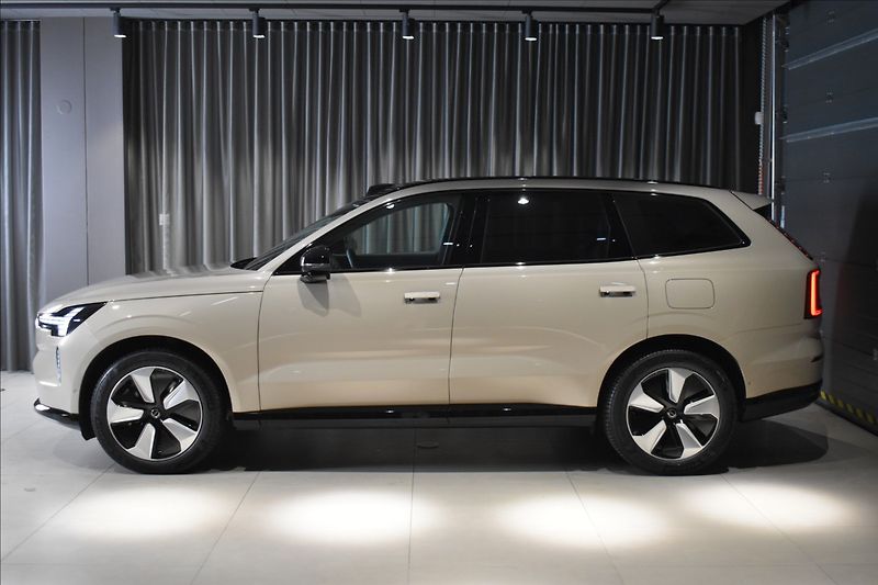 Volvo EX90 TWIN PREFORMANCE Ultra - fotka 2 z 36
