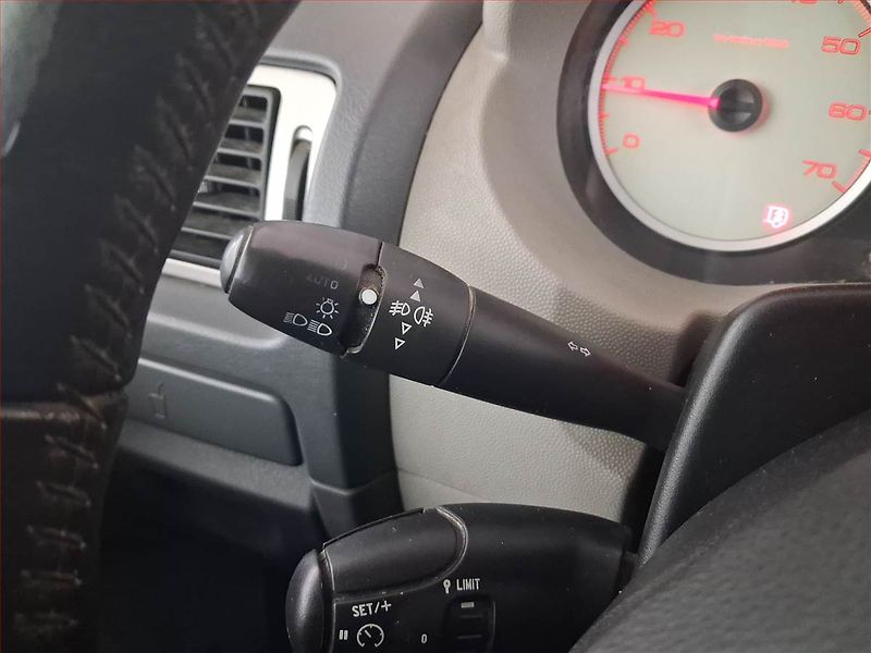 Peugeot Expert (2010) 2.0 HDi, Bus, 8Míst - fotka 14 z 21