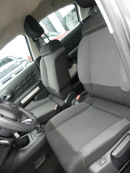 Citroën C3 (2019) 1,2 PureTech 110 MAN6 FEEL - fotka 9 z 21