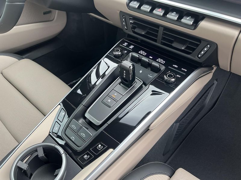 Porsche 911 (2025) 4S Cabriolet - fotka 22 z 28