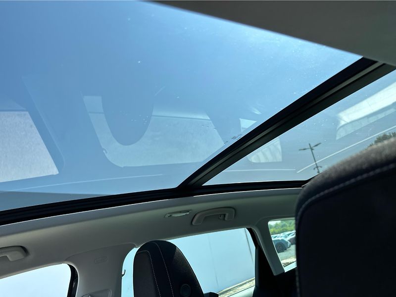 Škoda Karoq 1,5 TSI / 110 kW Top Selection - fotka 13 z 24