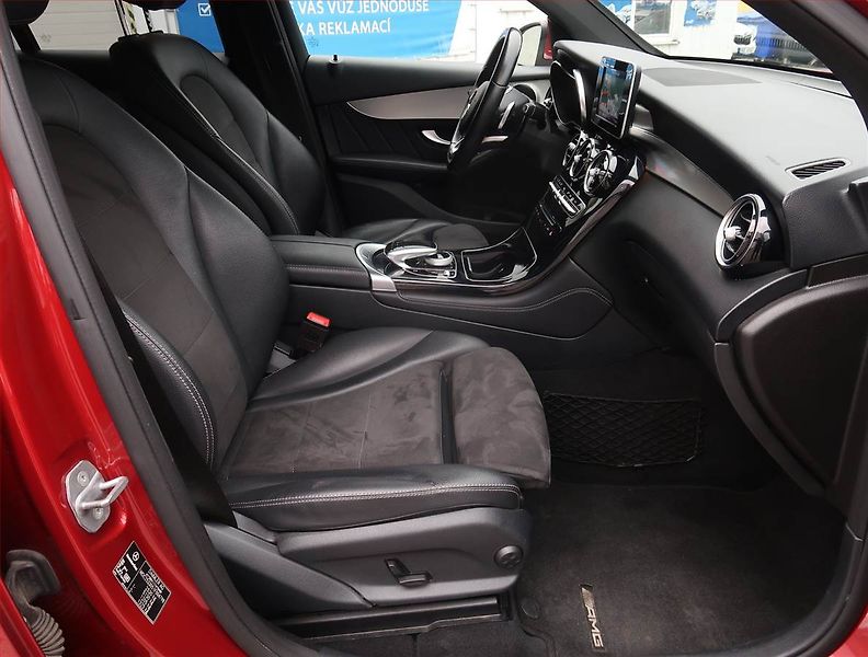 Mercedes-Benz GLC (2018) AMG line 220 d, 4x4,Automat - fotka 9 z 25