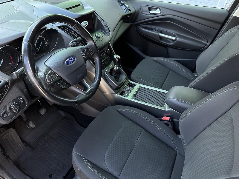 Ford Kuga 2.0TDCi 4x4 150PS NAVI Tempoma - fotka 11 z 38