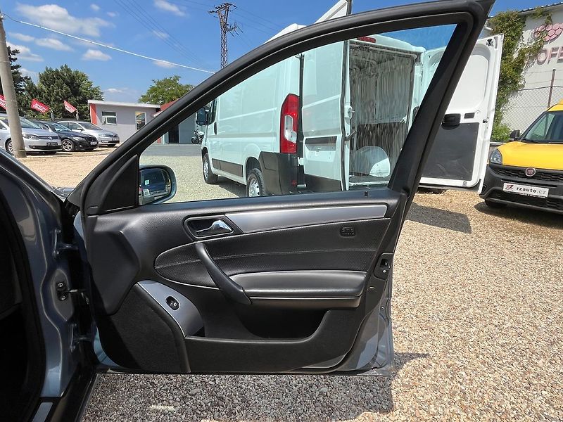 Mercedes-Benz Třídy C C 220 CDI Avantgarde - fotka 18 z 32