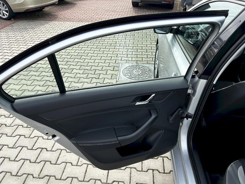 Škoda Rapid (2017) 1.2 TSI 81kW MP5 Ambition - fotka 25 z 32