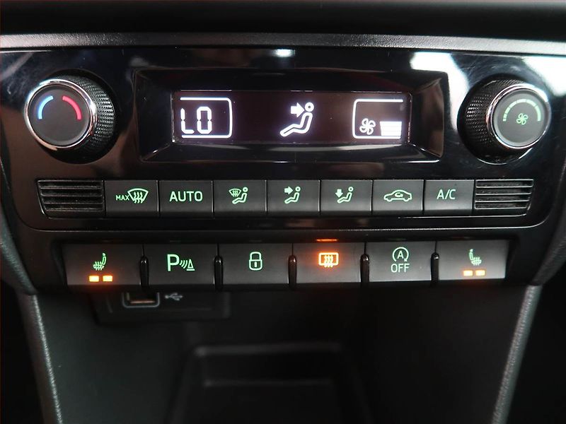 Škoda Rapid (2018) Monte Carlo 1.0 TSI, Bi-Xenony - fotka 17 z 19