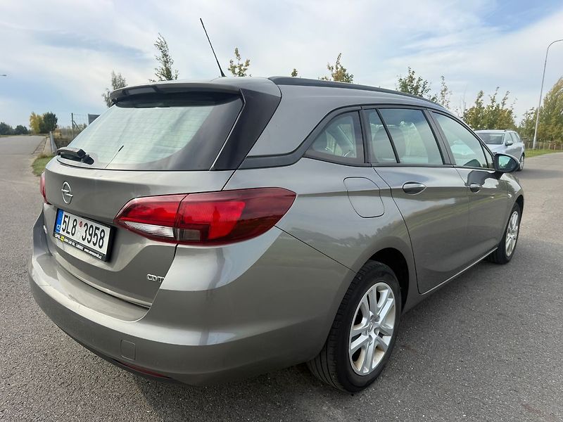 Opel Astra SPORTS TOURER 1,6 TDI 54000KM - fotka 5 z 17