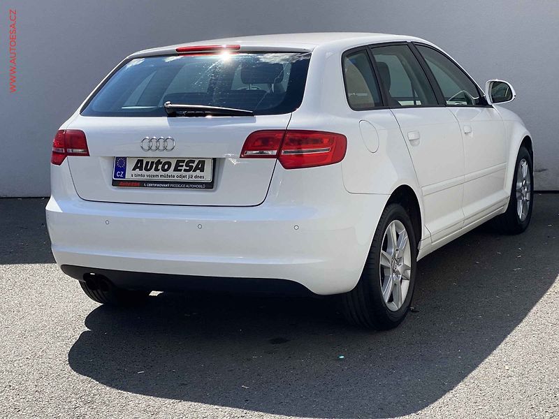 Audi A3 (2009) 1.4 TFSi sportback, AC, park - fotka 4 z 15