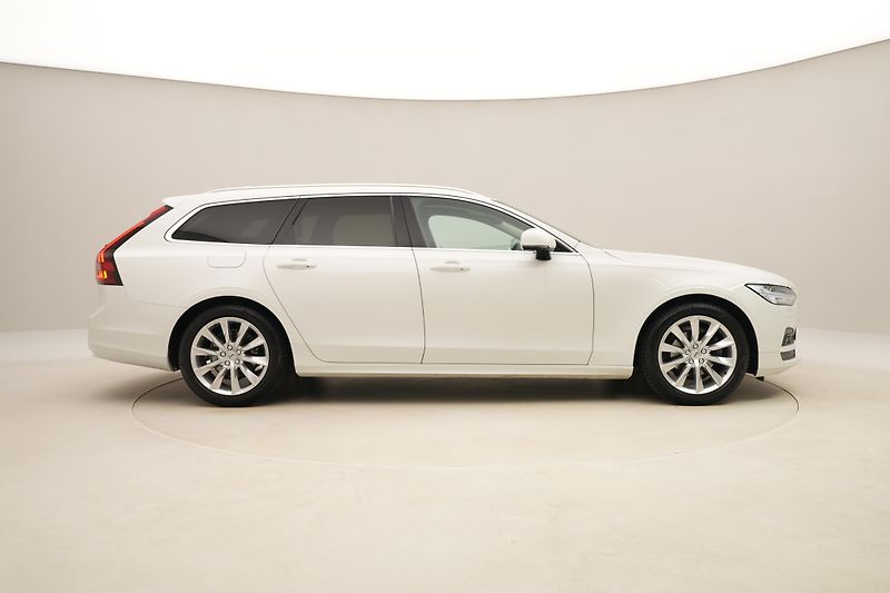Volvo V90 B4 MOMENTUM AUT - fotka 14 z 46