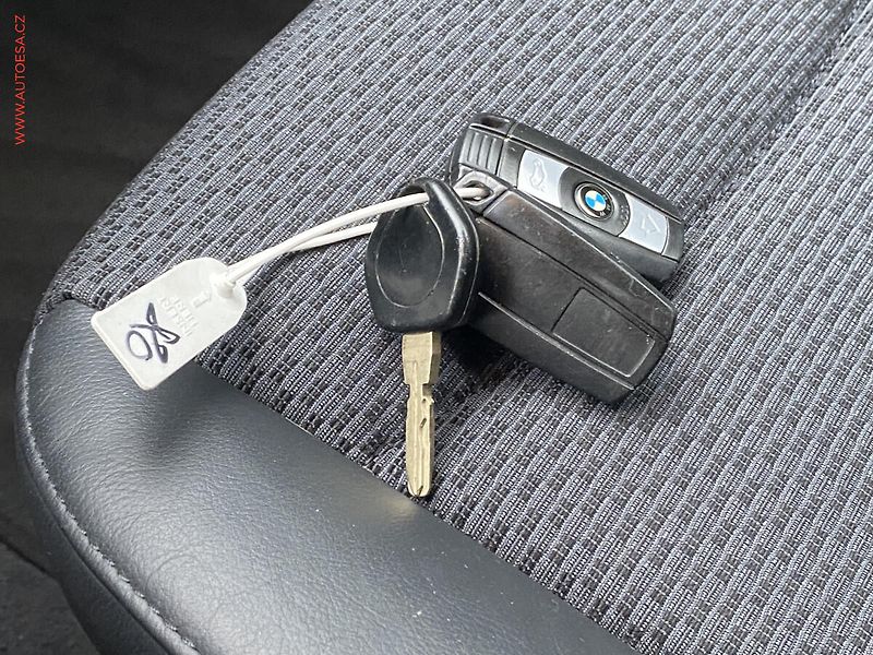 BMW Řada 3 (2008) 2.0D 320d xDrive, Bixen - fotka 17 z 17