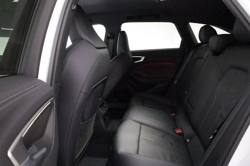 Audi A5 Avant e-hyb. S-line AWD Matrix - fotka 12 z 25