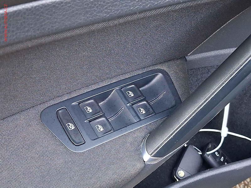 Volkswagen Golf (2016) 1.2 TSi, Allstar, park.čidla - fotka 11 z 17
