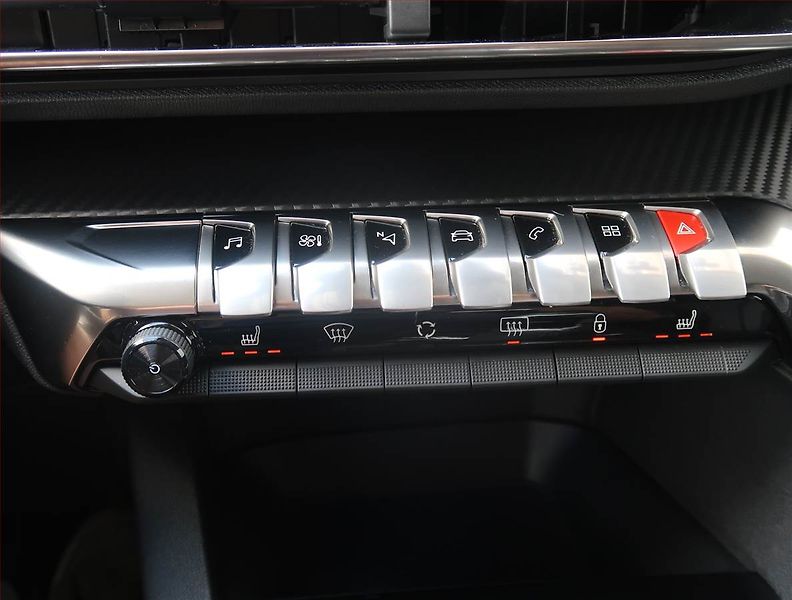 Peugeot 3008 (2020) Allure Pack 1.5 BlueHDi - fotka 18 z 21