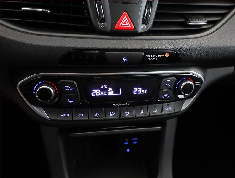 Hyundai i30 (2017) 1.6 CRDi, Serv.kniha, Kůže - fotka 10 z 20