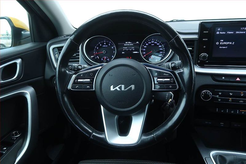 Kia XCeed (2022) 1.5 T-GDI, Serv.kniha - fotka 16 z 20
