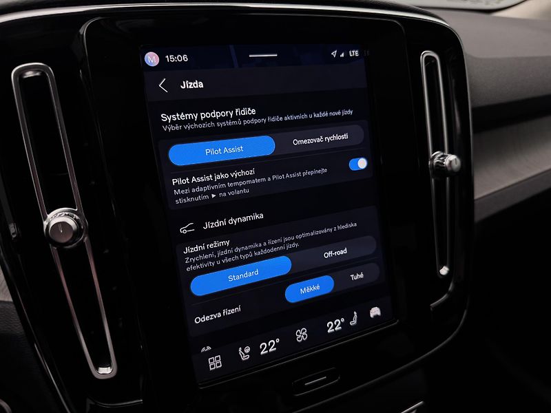 Volvo XC40 B4 AWD ULTIMATE CZ - fotka 36 z 49