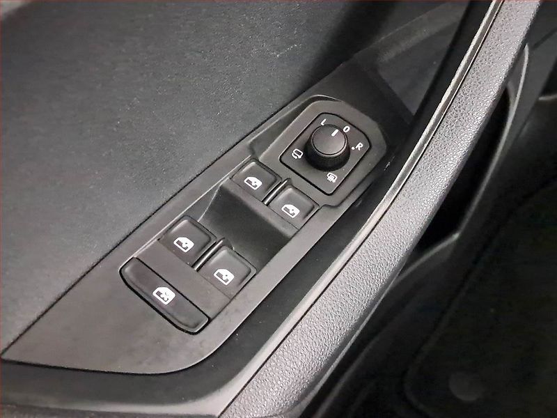 Škoda Karoq (2023) Sportline 2.0 TDI - fotka 19 z 23