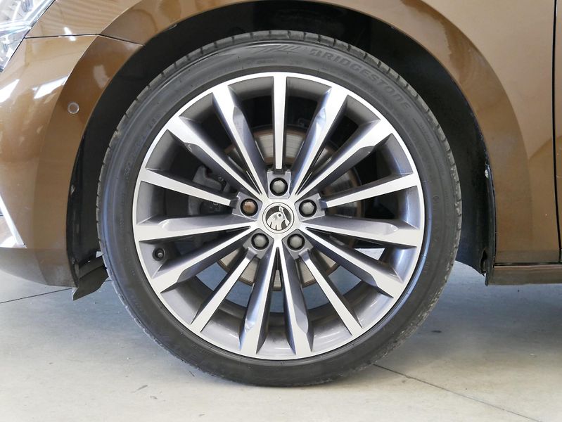 Škoda Superb - fotka 10 z 30