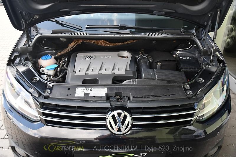 Volkswagen Touran 2.0TDi CROSS NAVI VÝHŘEV - fotka 45 z 48